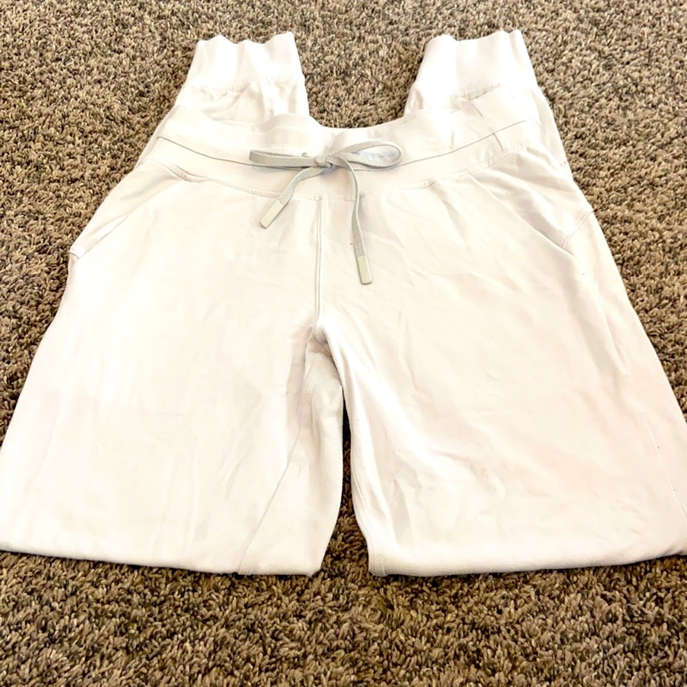 Lulu Align white/light gray jogger. No size tag.